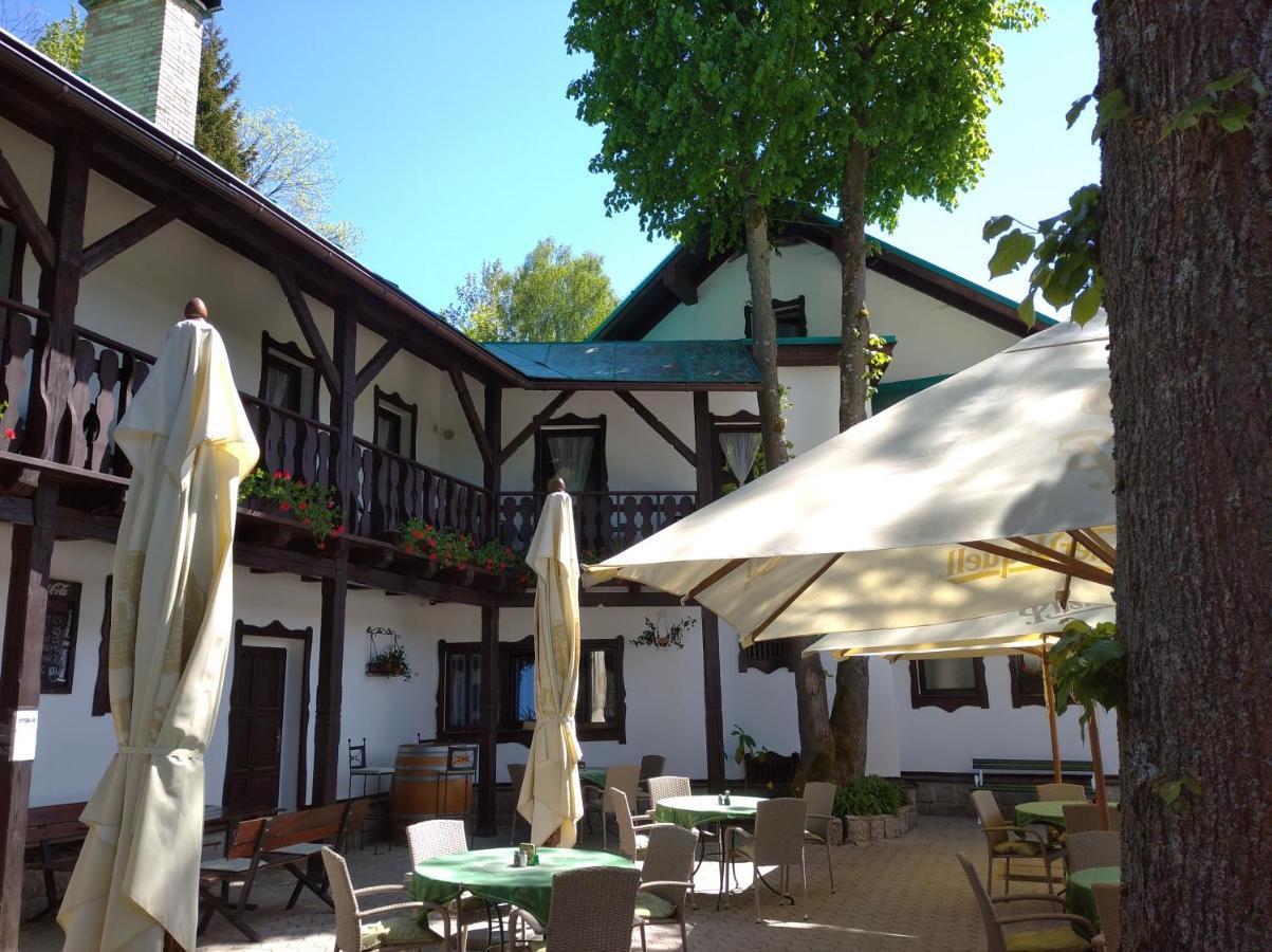 Hotel V Nebi Josefuv Dul Bagian luar foto