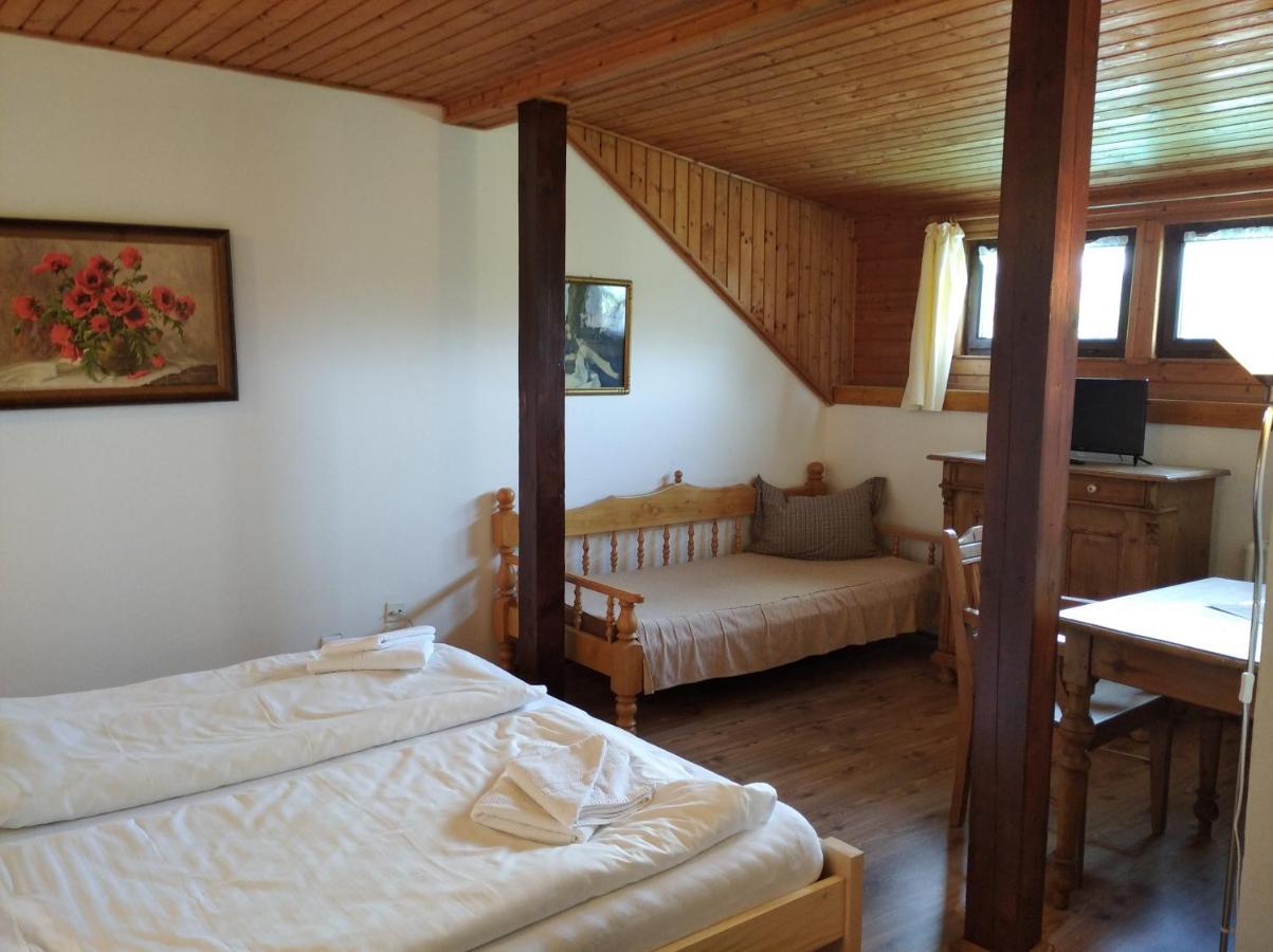 Hotel V Nebi Josefuv Dul Bagian luar foto