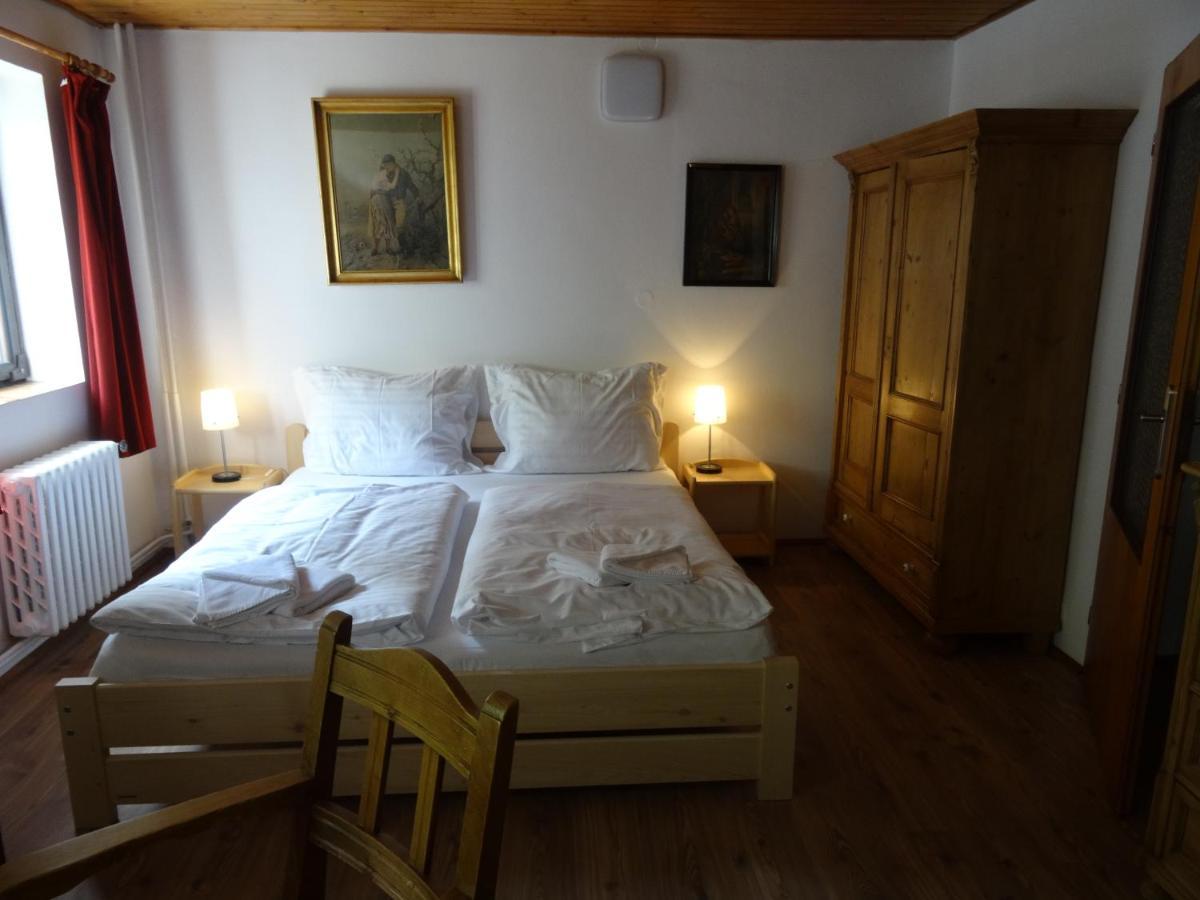 Hotel V Nebi Josefuv Dul Bagian luar foto