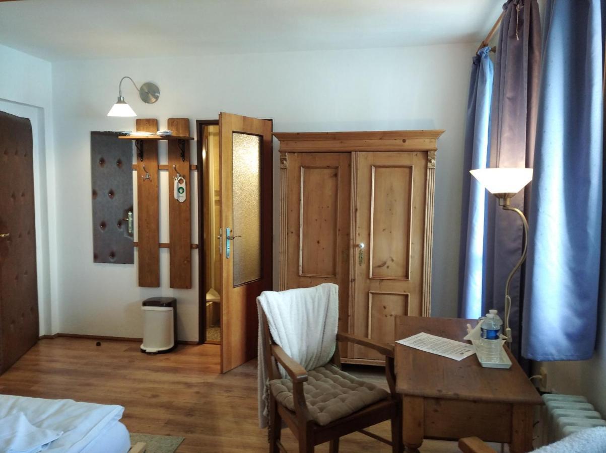 Hotel V Nebi Josefuv Dul Bagian luar foto