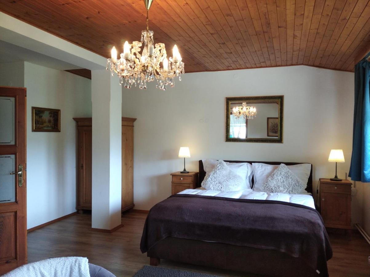 Hotel V Nebi Josefuv Dul Bagian luar foto