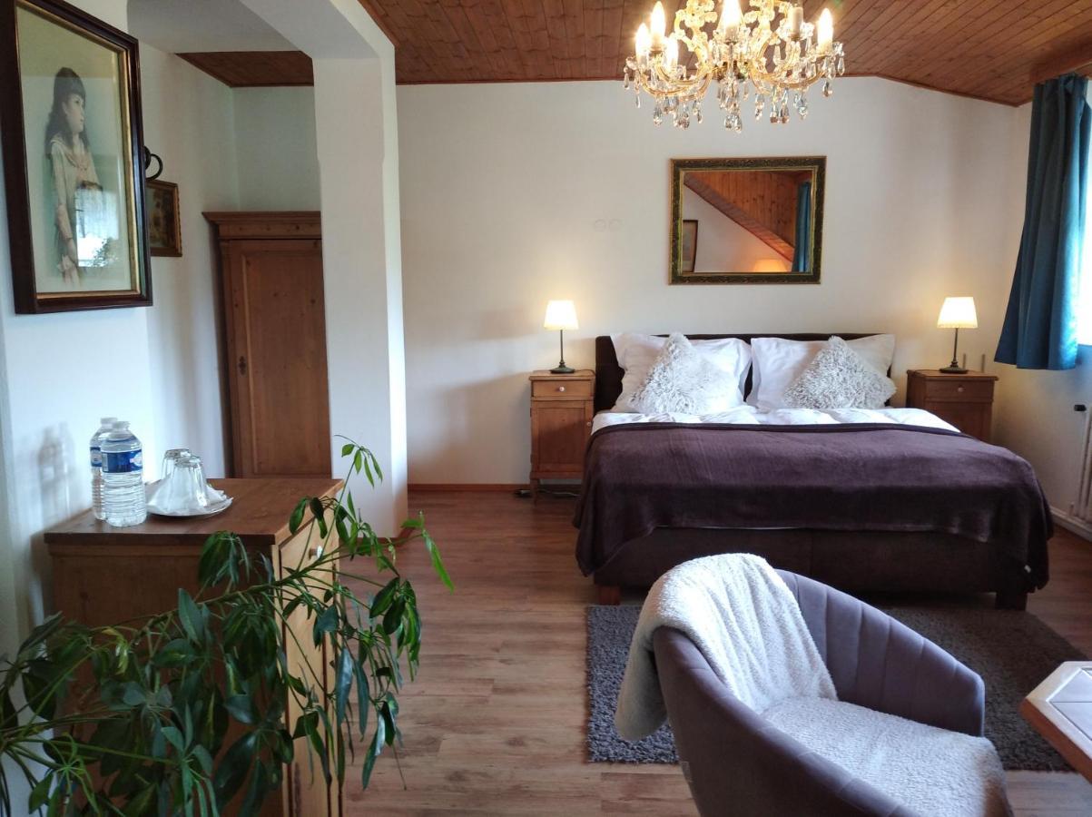 Hotel V Nebi Josefuv Dul Bagian luar foto