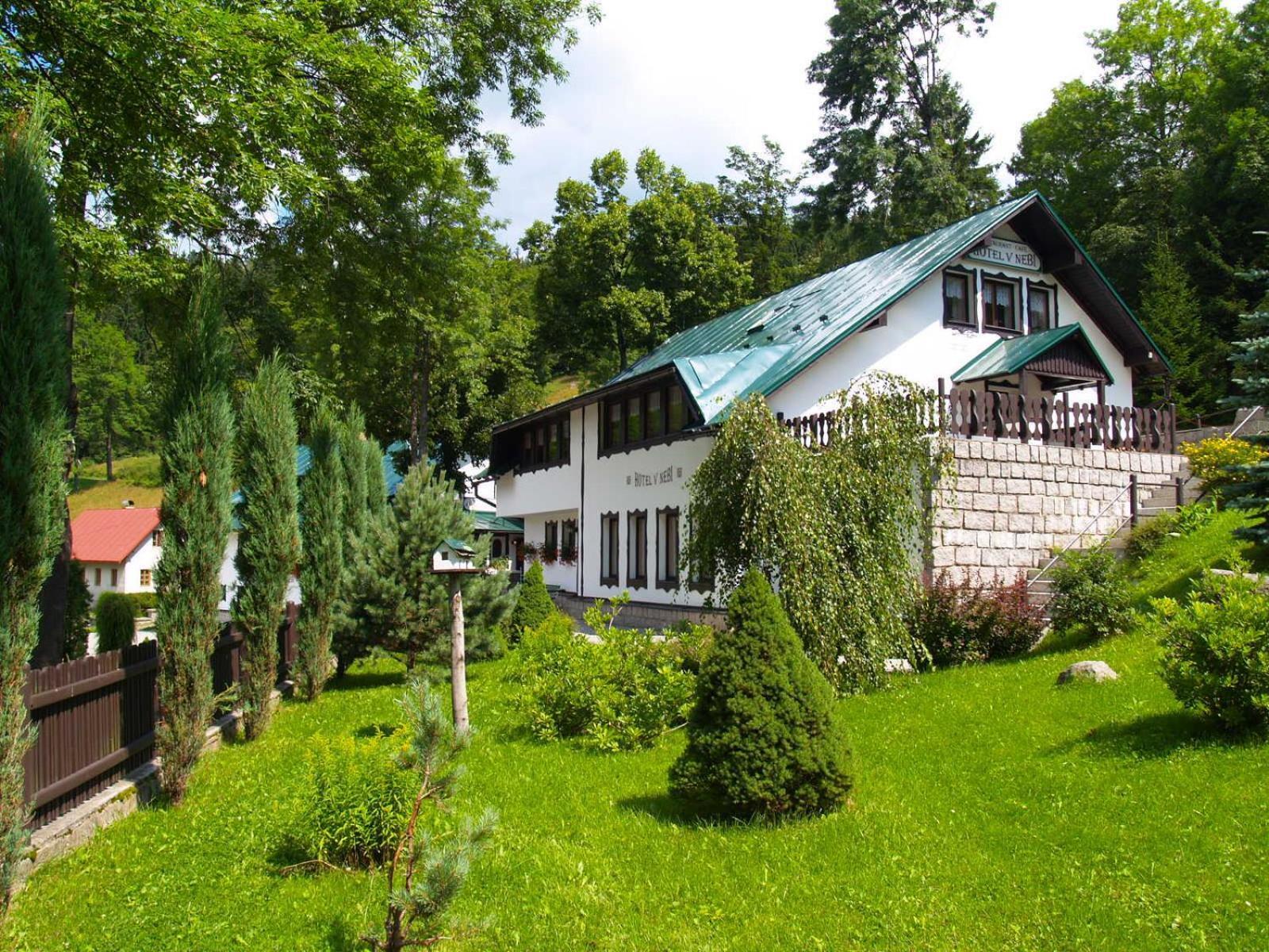 Hotel V Nebi Josefuv Dul Bagian luar foto