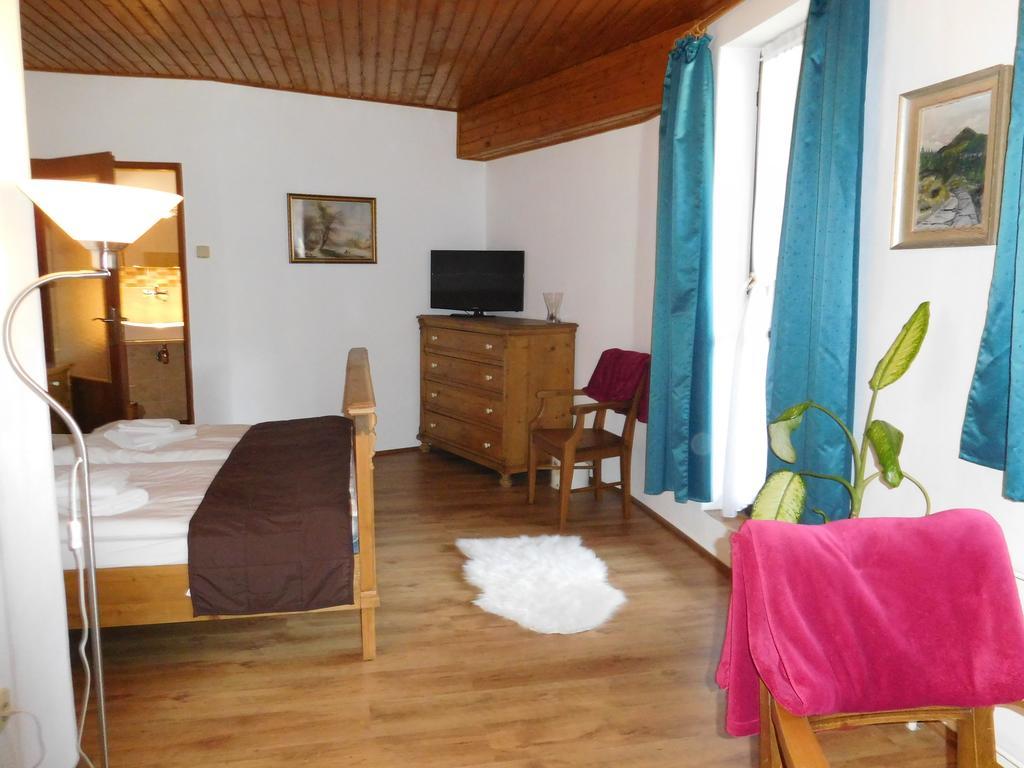 Hotel V Nebi Josefuv Dul Bagian luar foto