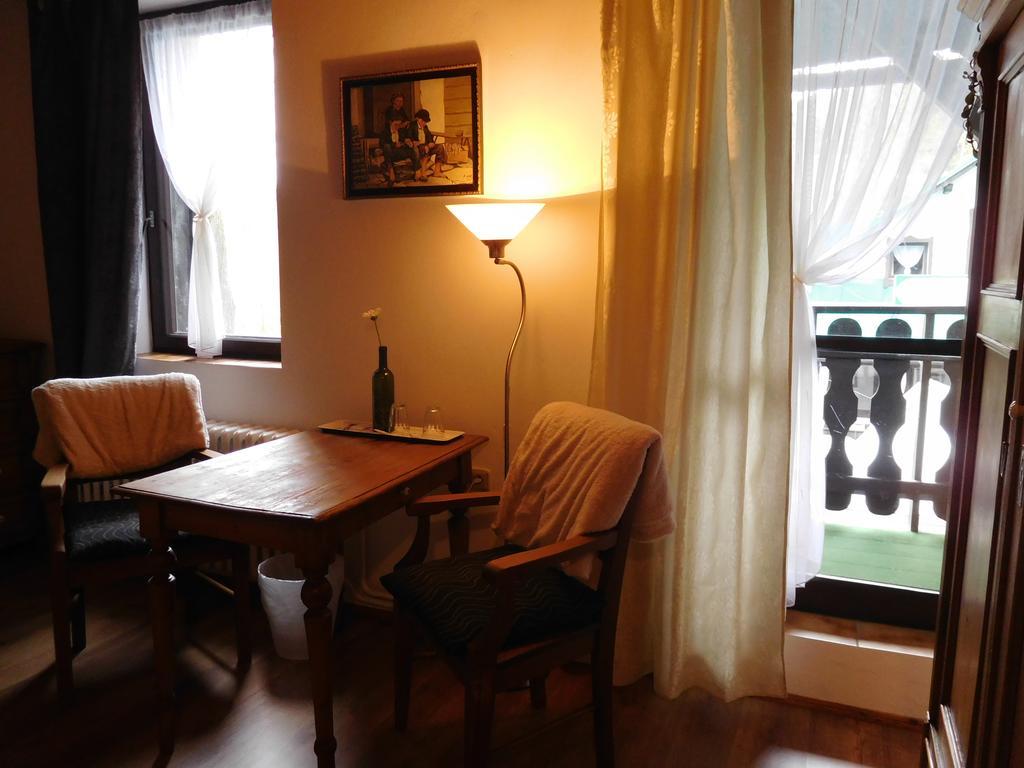 Hotel V Nebi Josefuv Dul Bagian luar foto